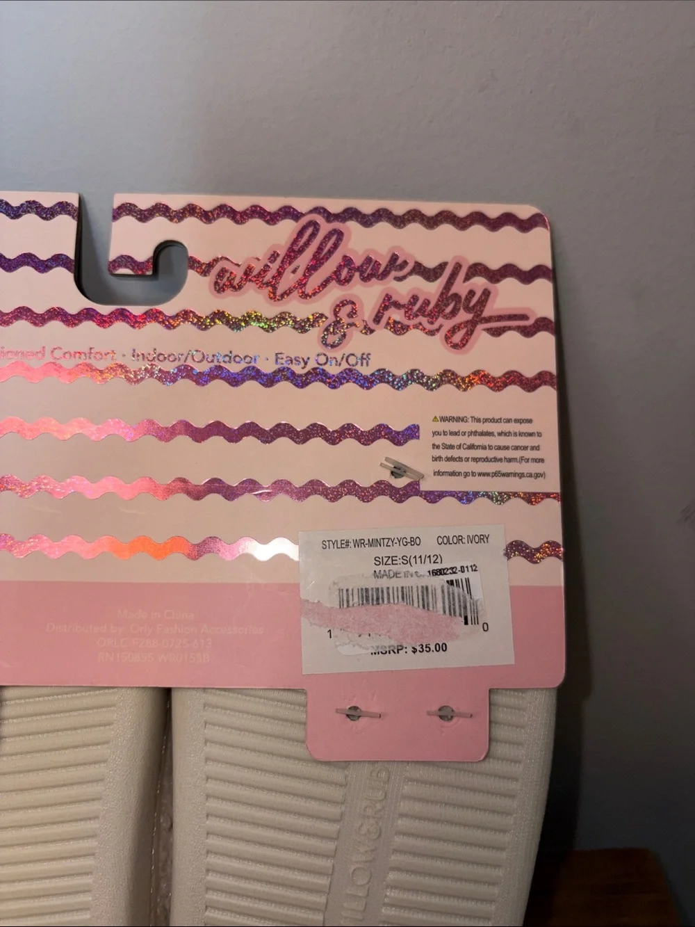 NEW Girls' White Peppermint Pom Slippers Size 11/12